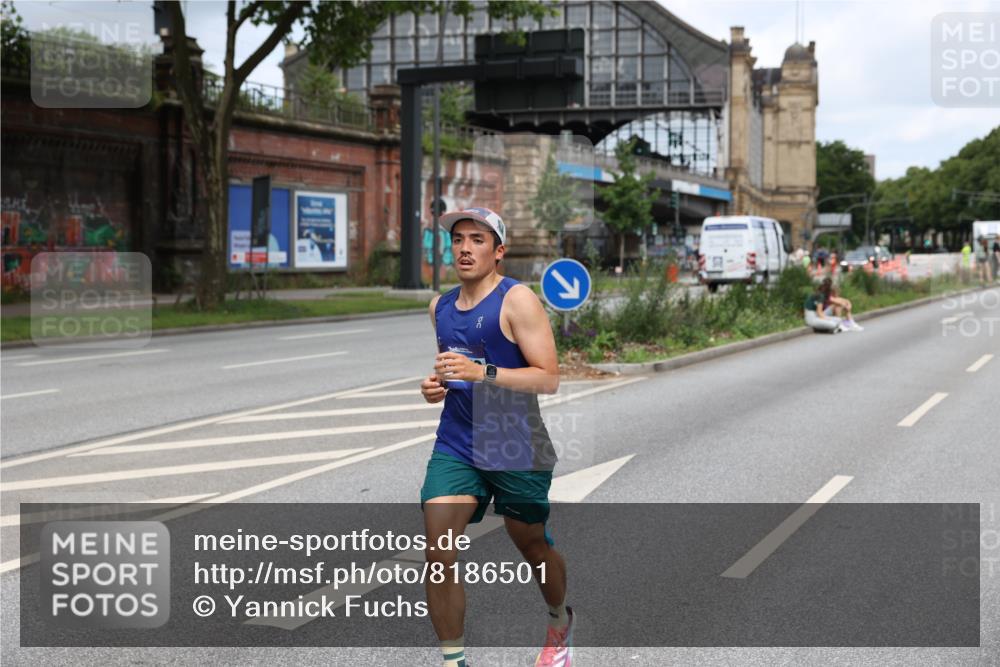 29.06.2025 - hella hamburg halbmarathon Yannick Fuchs http://msf.ph/oto/8186501 29.06.2025 10:29:55 20KM 57, 1217, 1344, 1562, 4740, 4944, 5269, 5554, 6704, 7466, 7867, 8901, 10771, 11559, 11898, 12204, 12369, 12751, 14603, 14629, 14952, 15390, 15391, 15991, 16140, 16177, 16695, 16811, 16963, 16964, 17022, 17643, 17826, 18183, 18220, 18237, 18419 meine-sportfotos.de