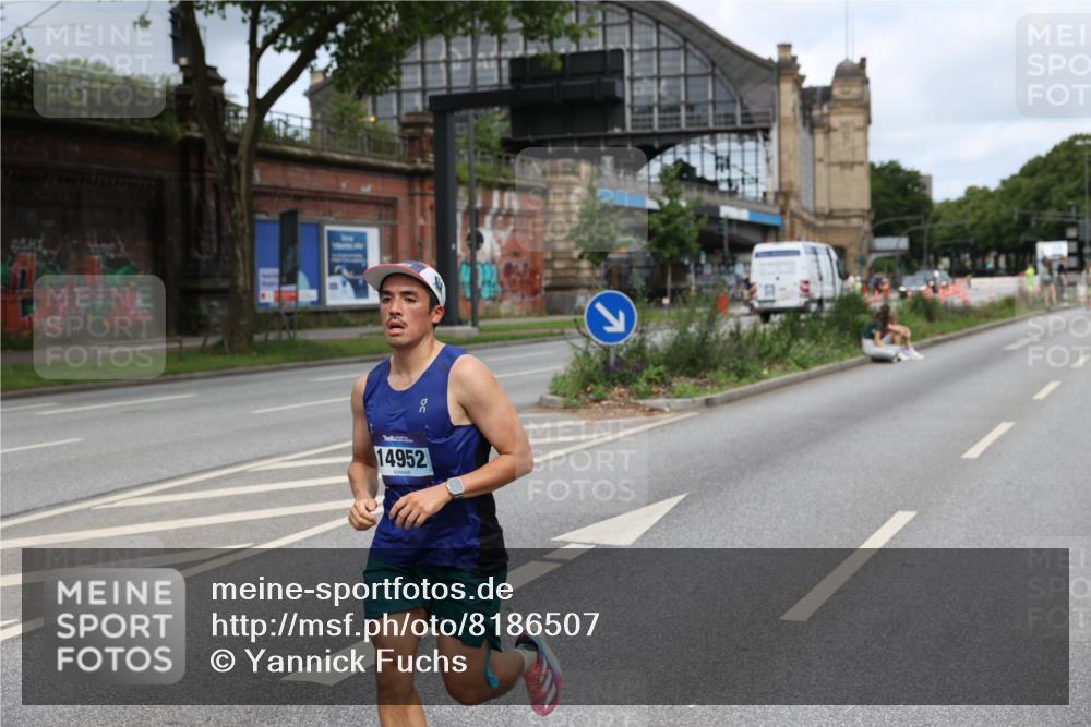 29.06.2025 - hella hamburg halbmarathon Yannick Fuchs http://msf.ph/oto/8186507 29.06.2025 10:29:55 20KM 57, 1217, 1344, 1562, 4740, 4944, 5269, 5554, 6704, 7466, 7867, 8901, 10771, 11559, 11898, 12204, 12369, 12751, 14603, 14629, 14952, 15390, 15391, 15991, 16140, 16177, 16695, 16811, 16963, 16964, 17022, 17643, 17826, 18183, 18220, 18237, 18419 meine-sportfotos.de