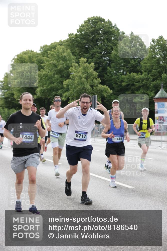 29.06.2025 - hella hamburg halbmarathon Jannik Wohlers http://msf.ph/oto/8186540 29.06.2025 10:23:36 Lombardsbrücke 1389, 1444, 1545, 2489, 3013, 3185, 3579, 4122, 4597, 4990, 4993, 5039, 5055, 5258, 5260, 5358, 5661, 5954, 7013, 7426, 8141, 8149, 8502, 8717, 9217, 9603, 11044, 11306, 11347, 11415, 11454, 14433, 14439, 15352, 17414, 17513, 17595, 18091, 18210, 18314, 18745, 18998, 19017 meine-sportfotos.de