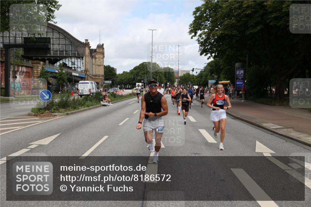 29.06.2025 - hella hamburg halbmarathon Yannick Fuchs http://msf.ph/oto/8186572 29.06.2025 10:29:58 20KM 57, 1344, 1562, 4740, 4944, 5269, 5554, 6704, 7466, 7867, 8901, 10771, 11559, 11898, 12044, 12204, 12751, 14629, 14952, 15390, 15391, 15991, 16140, 16177, 16695, 16811, 16963, 16964, 17022, 17643, 17826, 18183, 18220, 18237 meine-sportfotos.de