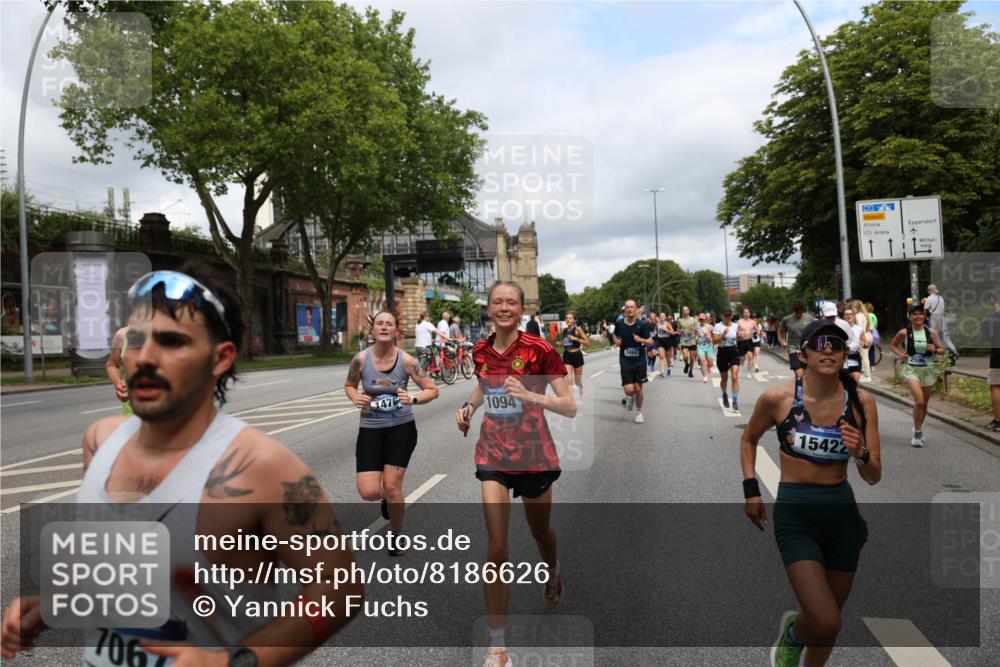 29.06.2025 - hella hamburg halbmarathon Yannick Fuchs http://msf.ph/oto/8186626 29.06.2025 10:43:37 20KM 1094, 1342, 1381, 1476, 2013, 2504, 2516, 2592, 2596, 2706, 2878, 2889, 2937, 3060, 3692, 4017, 4832, 5460, 6115, 6158, 7067, 7297, 7332, 8112, 8437, 8821, 9038, 9126, 9200, 9213, 9463, 9619, 9649, 9695, 9924, 9965, 10184, 11340, 11519, 11819, 11977, 12035, 12094, 12271, 12421, 12670, 13233, 13688, 13690, 14526, 15422, 15523, 16114, 16627, 16653, 16731, 16891, 17753, 17908, 18058, 18842, 18926, 19109 meine-sportfotos.de