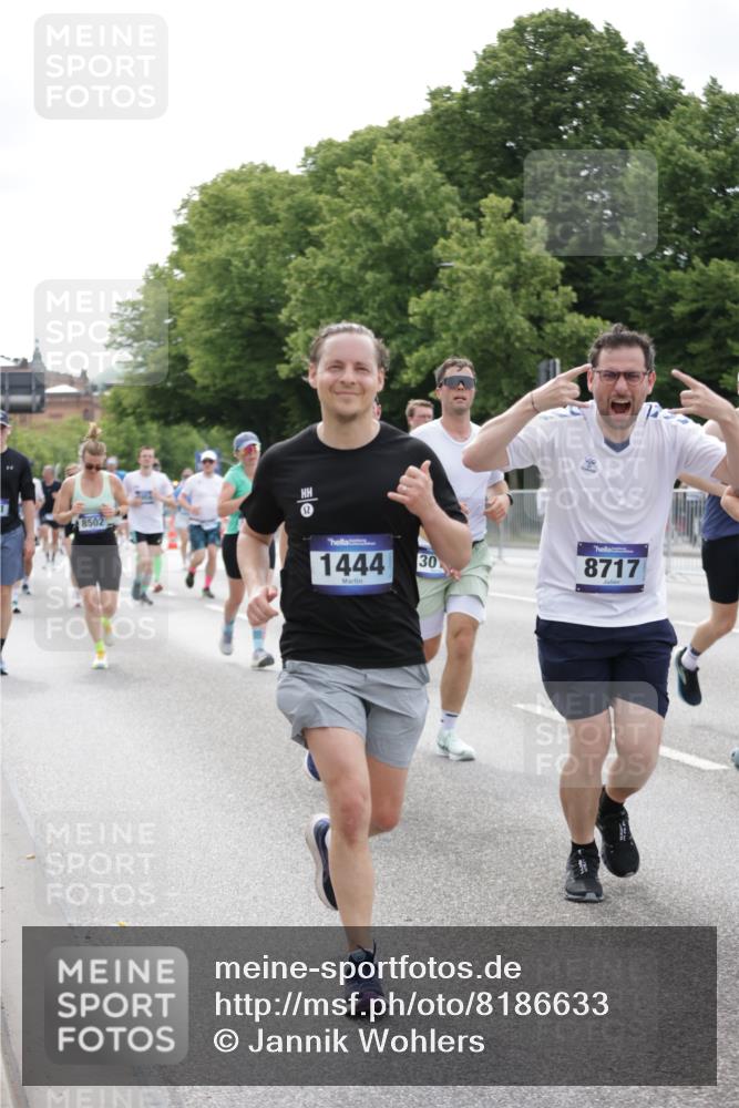 29.06.2025 - hella hamburg halbmarathon Jannik Wohlers http://msf.ph/oto/8186633 29.06.2025 10:23:36 Lombardsbrücke 1389, 1444, 1545, 2489, 3013, 3185, 3579, 4122, 4597, 4990, 4993, 5039, 5055, 5258, 5260, 5358, 5661, 5954, 7013, 7426, 8141, 8149, 8502, 8717, 9217, 9603, 11044, 11306, 11347, 11415, 11454, 14433, 14439, 15352, 17414, 17513, 17595, 18091, 18210, 18314, 18745, 18998, 19017 meine-sportfotos.de