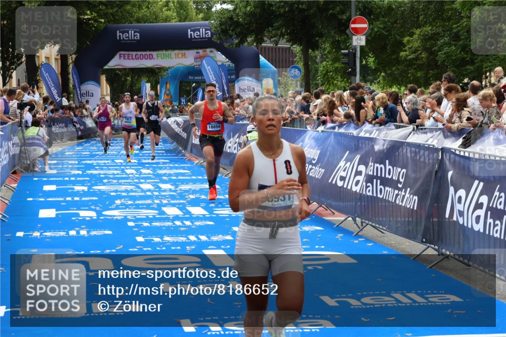 29.06.2025 - hella hamburg halbmarathon Zöllner http://msf.ph/oto/8186652 29.06.2025 10:33:38 Ziel 1053, 1396, 2836, 8312, 12595, 14975, 16931, 17191, 18854 meine-sportfotos.de