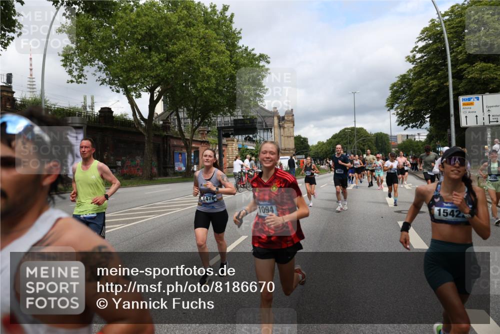 29.06.2025 - hella hamburg halbmarathon Yannick Fuchs http://msf.ph/oto/8186670 29.06.2025 10:43:37 20KM 1094, 1342, 1381, 1476, 2013, 2504, 2516, 2592, 2596, 2706, 2878, 2889, 2937, 3060, 3692, 4017, 4832, 5460, 6115, 6158, 7067, 7297, 7332, 8112, 8437, 8821, 9038, 9126, 9200, 9213, 9463, 9619, 9649, 9695, 9924, 9965, 10184, 11340, 11519, 11819, 11977, 12035, 12094, 12271, 12421, 12670, 13233, 13688, 13690, 14526, 15422, 15523, 16114, 16627, 16653, 16731, 16891, 17753, 17908, 18058, 18842, 18926, 19109 meine-sportfotos.de