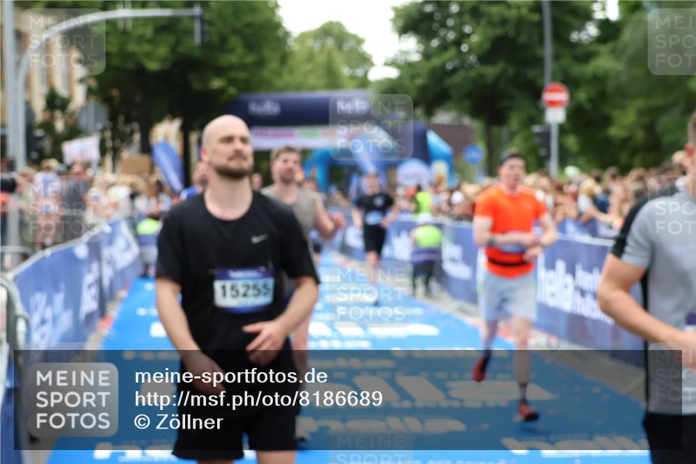 29.06.2025 - hella hamburg halbmarathon Zöllner http://msf.ph/oto/8186689 29.06.2025 10:43:17 Ziel 1675, 7026, 7093, 10099, 10251, 11177, 12153, 15706, 16314, 16997, 18304 meine-sportfotos.de