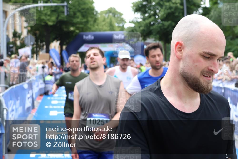 29.06.2025 - hella hamburg halbmarathon Zöllner http://msf.ph/oto/8186726 29.06.2025 10:43:19 Ziel 1675, 3109, 3124, 3146, 7026, 7093, 10099, 15706, 16314, 16997, 18304 meine-sportfotos.de