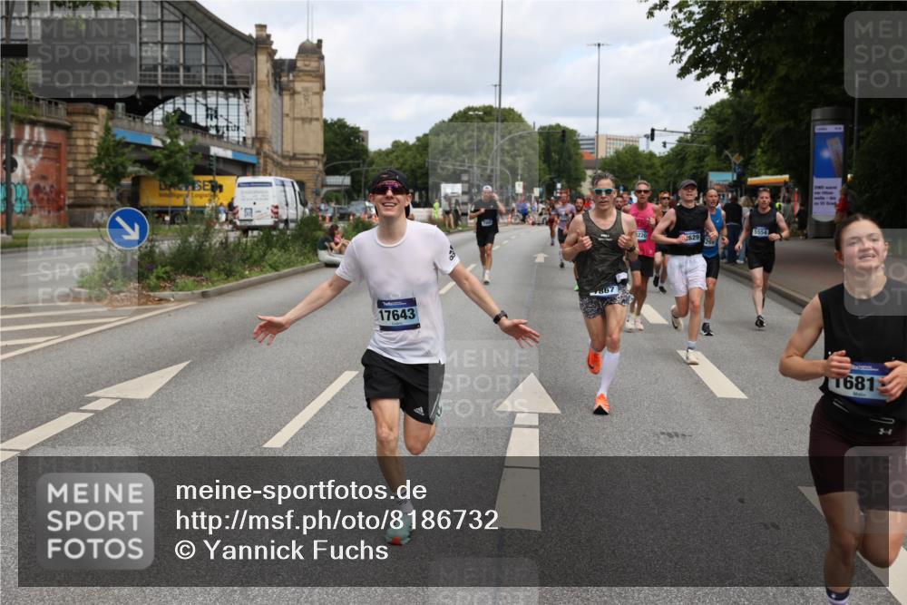 29.06.2025 - hella hamburg halbmarathon Yannick Fuchs http://msf.ph/oto/8186732 29.06.2025 10:30:00 20KM 57, 1344, 1562, 4050, 4740, 4944, 5269, 5554, 6704, 7466, 7867, 8901, 10771, 11559, 11898, 12044, 12204, 12751, 14629, 14841, 14952, 15390, 15391, 15931, 16140, 16177, 16695, 16811, 16963, 16964, 17022, 17643, 17826, 18183, 18220, 18237 meine-sportfotos.de