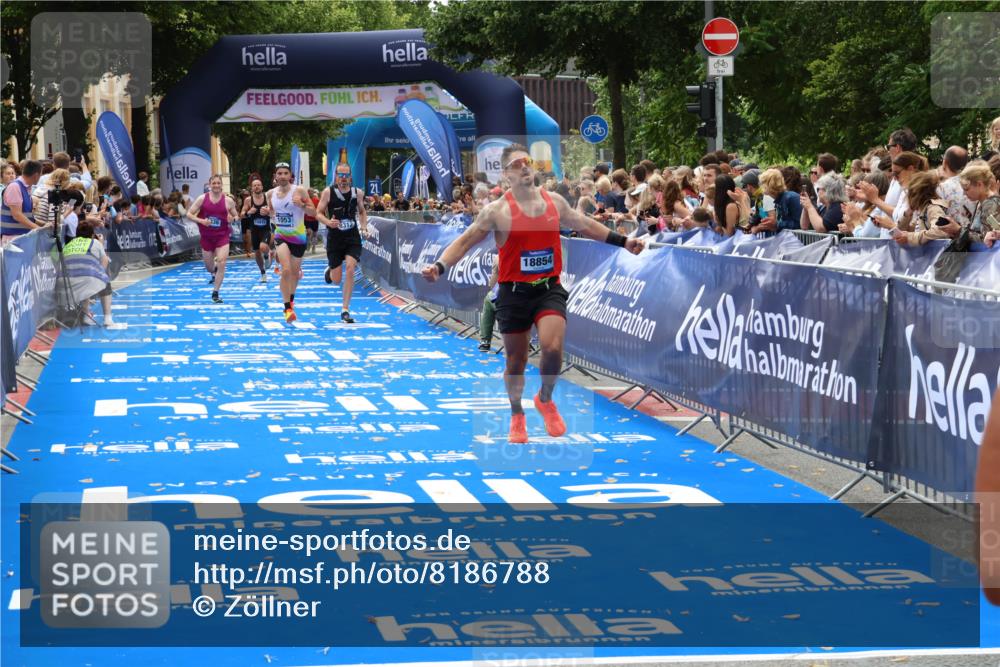 29.06.2025 - hella hamburg halbmarathon Zöllner http://msf.ph/oto/8186788 29.06.2025 10:33:39 Ziel 1053, 1396, 2836, 8312, 12595, 14975, 17191, 18854 meine-sportfotos.de