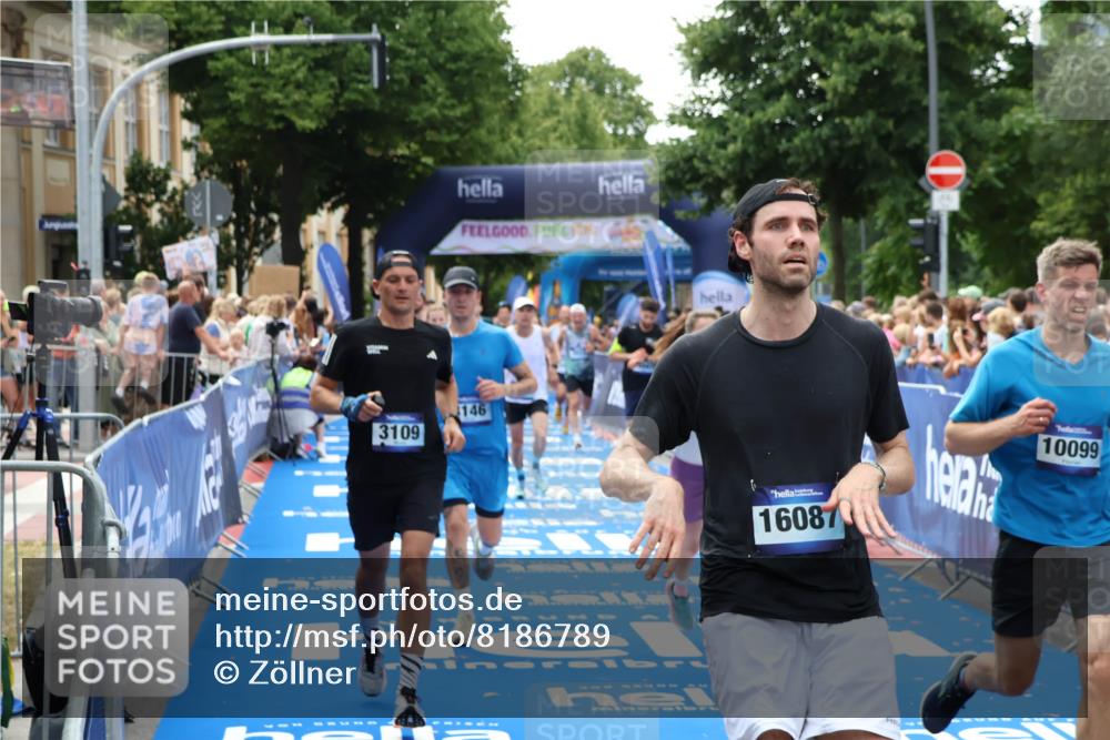 29.06.2025 - hella hamburg halbmarathon Zöllner http://msf.ph/oto/8186789 29.06.2025 10:43:26 Ziel 2653, 3109, 3124, 3146, 3928, 5506, 8664, 10099, 10237, 13348, 15921, 16720, 17391, 18274, 18942, 18987, 19009, 19051 meine-sportfotos.de