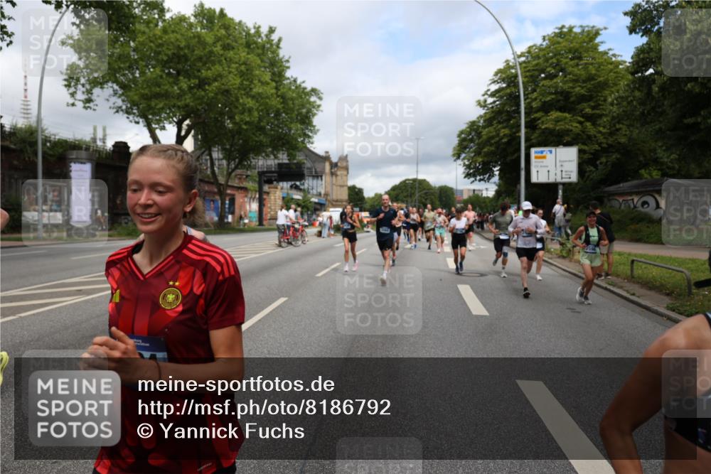 29.06.2025 - hella hamburg halbmarathon Yannick Fuchs http://msf.ph/oto/8186792 29.06.2025 10:43:38 20KM 1094, 1342, 1381, 1476, 2013, 2504, 2516, 2592, 2596, 2706, 2878, 2889, 2937, 3060, 3692, 4017, 4832, 5460, 6115, 6158, 7067, 7297, 7332, 8112, 8437, 8821, 9038, 9126, 9200, 9213, 9463, 9619, 9649, 9695, 9924, 9965, 10184, 11340, 11519, 11819, 11977, 12035, 12094, 12271, 12421, 12670, 13233, 13688, 13690, 14526, 15422, 15519, 15523, 16114, 16627, 16653, 16731, 16891, 17753, 17908, 18058, 18842, 18926, 18960, 19109 meine-sportfotos.de