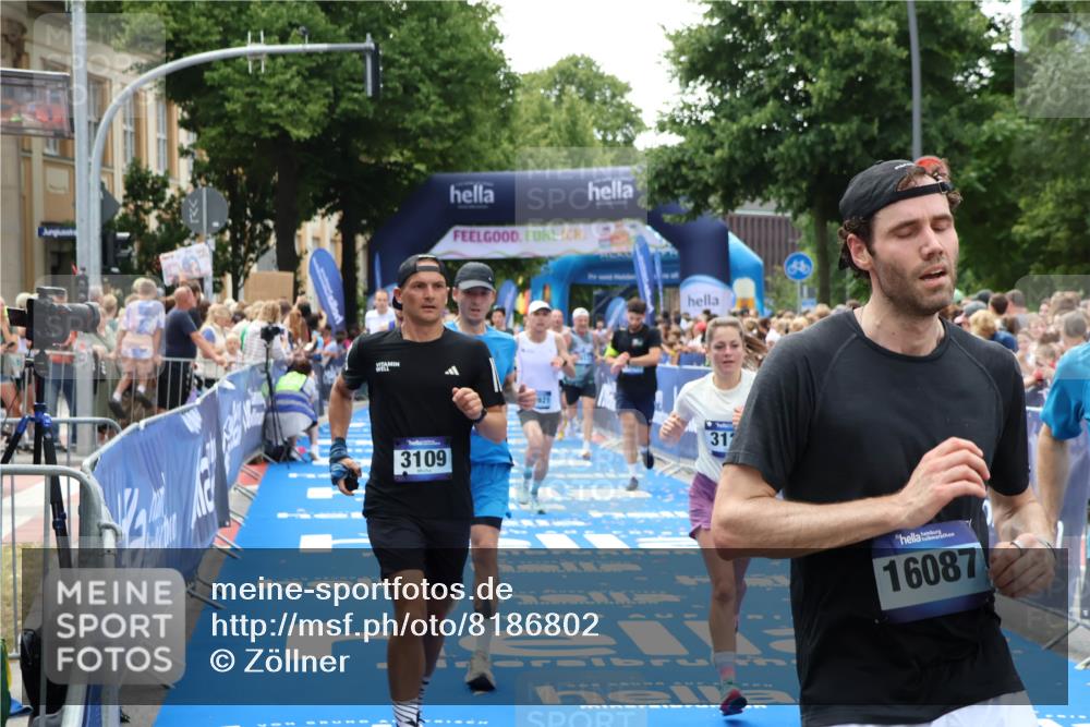 29.06.2025 - hella hamburg halbmarathon Zöllner http://msf.ph/oto/8186802 29.06.2025 10:43:26 Ziel 2653, 3109, 3124, 3146, 3928, 5506, 8664, 10099, 10237, 13348, 15921, 16720, 17391, 18274, 18942, 18987, 19009, 19051 meine-sportfotos.de