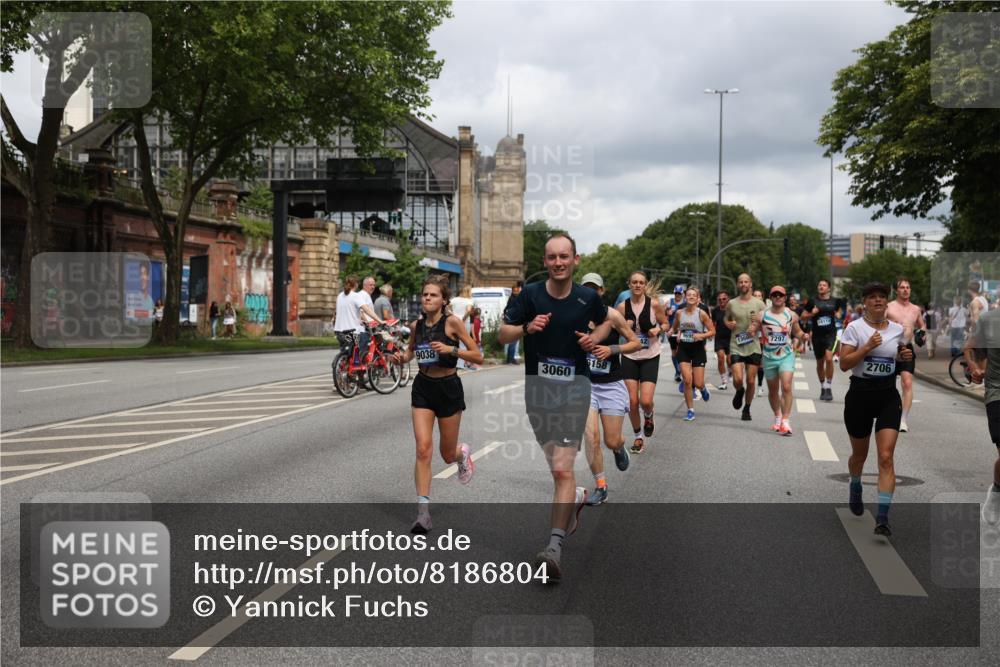29.06.2025 - hella hamburg halbmarathon Yannick Fuchs http://msf.ph/oto/8186804 29.06.2025 10:43:38 20KM 1094, 1342, 1381, 1476, 2013, 2504, 2516, 2592, 2596, 2706, 2878, 2889, 2937, 3060, 3692, 4017, 4832, 5460, 6115, 6158, 7067, 7297, 7332, 8112, 8437, 8821, 9038, 9126, 9200, 9213, 9463, 9619, 9649, 9695, 9924, 9965, 10184, 11340, 11519, 11819, 11977, 12035, 12094, 12271, 12421, 12670, 13233, 13688, 13690, 14526, 15422, 15519, 15523, 16114, 16627, 16653, 16731, 16891, 17753, 17908, 18058, 18842, 18926, 18960, 19109 meine-sportfotos.de