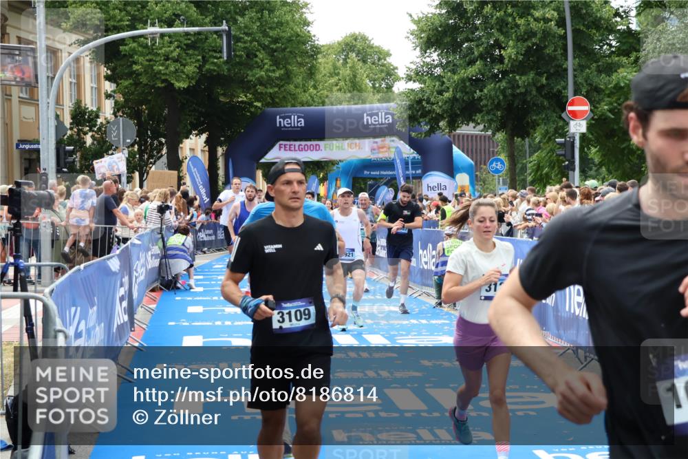 29.06.2025 - hella hamburg halbmarathon Zöllner http://msf.ph/oto/8186814 29.06.2025 10:43:26 Ziel 2653, 3109, 3124, 3146, 3928, 5506, 8664, 10099, 10237, 13348, 15921, 16720, 17391, 18274, 18942, 18987, 19009, 19051 meine-sportfotos.de