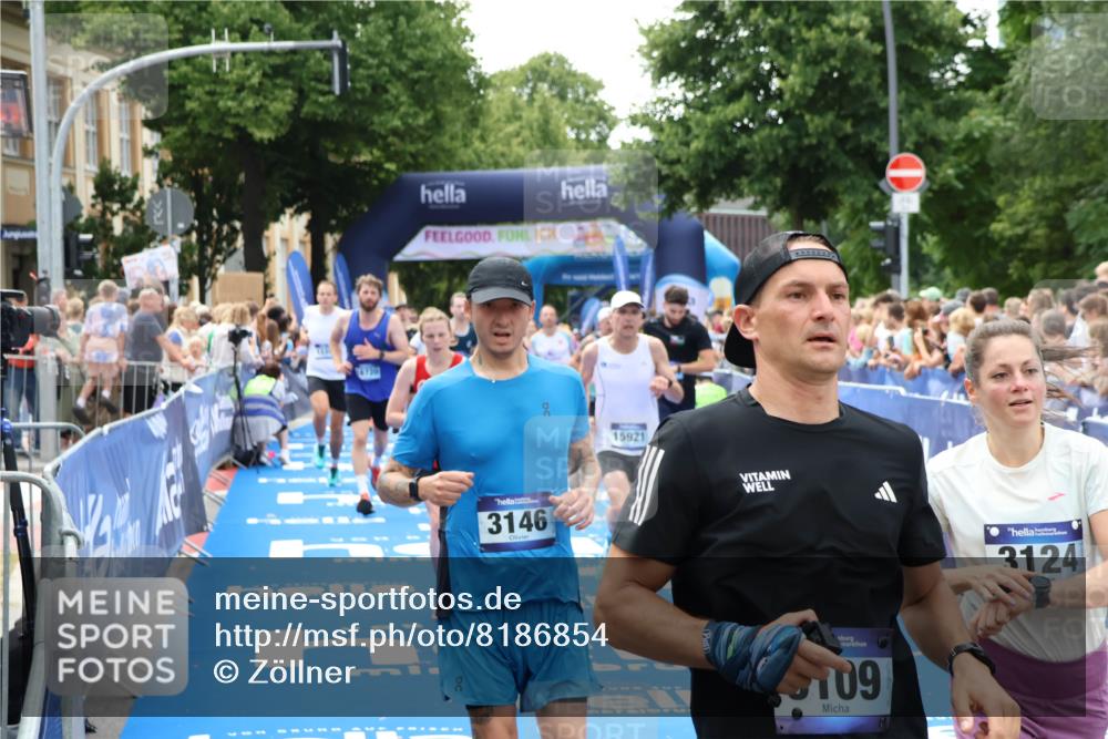 29.06.2025 - hella hamburg halbmarathon Zöllner http://msf.ph/oto/8186854 29.06.2025 10:43:27 Ziel 2653, 3109, 3124, 3146, 3928, 5506, 8664, 10237, 13348, 15921, 16720, 17391, 18274, 18942, 18987, 19009, 19051 meine-sportfotos.de