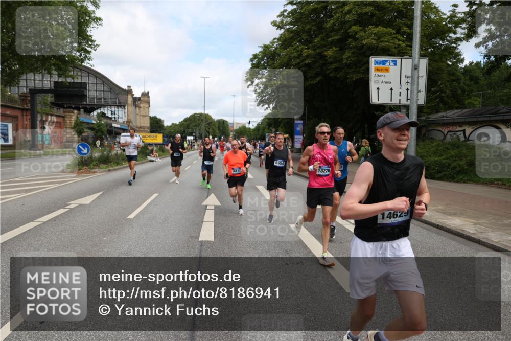 29.06.2025 - hella hamburg halbmarathon Yannick Fuchs http://msf.ph/oto/8186941 29.06.2025 10:30:03 20KM 57, 1344, 1889, 4050, 4740, 4944, 5269, 5554, 6704, 7466, 7867, 8901, 10771, 11559, 11898, 12044, 12204, 12751, 13798, 14629, 14841, 14952, 15390, 15391, 15931, 16177, 16695, 16811, 16964, 17022, 17643, 17826, 18183, 18220, 18237 meine-sportfotos.de