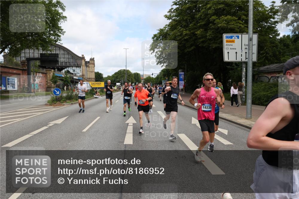 29.06.2025 - hella hamburg halbmarathon Yannick Fuchs http://msf.ph/oto/8186952 29.06.2025 10:30:03 20KM 57, 1344, 1889, 4050, 4740, 4944, 5269, 5554, 6704, 7466, 7867, 8901, 10771, 11559, 11898, 12044, 12204, 12751, 13798, 14629, 14841, 14952, 15390, 15391, 15931, 16177, 16695, 16811, 16964, 17022, 17643, 17826, 18183, 18220, 18237 meine-sportfotos.de