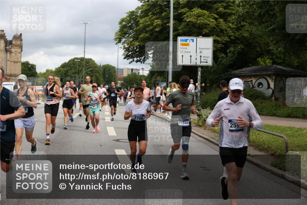 29.06.2025 - hella hamburg halbmarathon Yannick Fuchs http://msf.ph/oto/8186967 29.06.2025 10:43:39 20KM 1094, 1342, 1381, 1476, 2013, 2504, 2516, 2592, 2596, 2706, 2878, 2889, 2937, 3060, 3692, 4017, 4832, 5460, 6115, 6158, 7067, 7297, 7332, 8112, 8437, 8821, 9038, 9126, 9200, 9213, 9463, 9597, 9619, 9695, 9723, 9924, 9965, 10189, 11340, 11519, 11819, 11977, 12035, 12271, 12670, 13233, 13688, 13690, 14526, 14838, 15422, 15519, 15523, 16114, 16627, 16653, 16731, 16738, 16891, 17753, 17908, 18058, 18842, 18926, 18960, 19109 meine-sportfotos.de