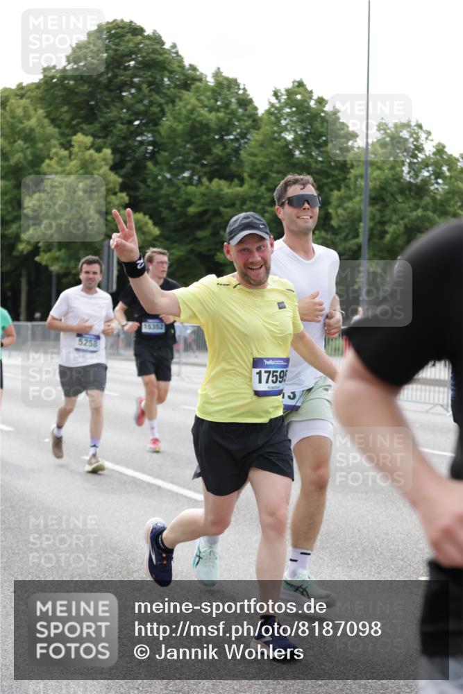 29.06.2025 - hella hamburg halbmarathon Jannik Wohlers http://msf.ph/oto/8187098 29.06.2025 10:23:37 Lombardsbrücke 1389, 1444, 1545, 2489, 3013, 3185, 3579, 4122, 4597, 4990, 4993, 5039, 5055, 5258, 5260, 5358, 5661, 5954, 7013, 7426, 8141, 8149, 8502, 8717, 9217, 9603, 11044, 11306, 11347, 11415, 14433, 14439, 15352, 15456, 17262, 17414, 17513, 17595, 18091, 18210, 18745, 18998, 19017 meine-sportfotos.de