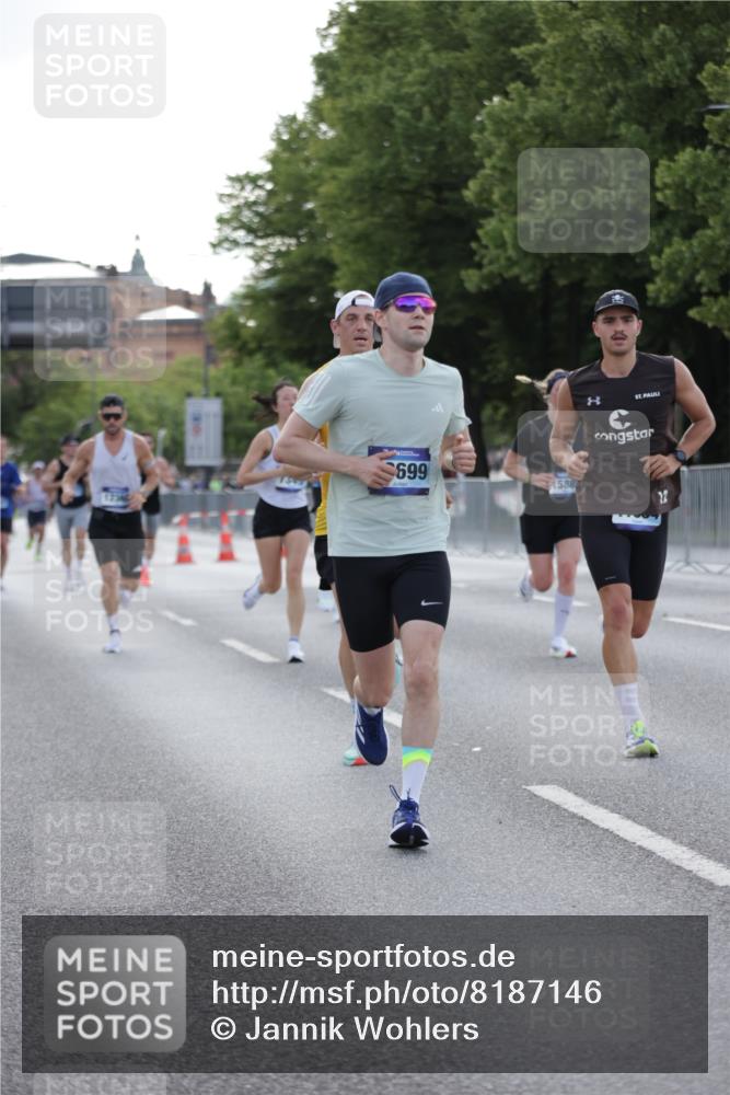 29.06.2025 - hella hamburg halbmarathon Jannik Wohlers http://msf.ph/oto/8187146 29.06.2025 09:44:07 Lombardsbrücke 1065, 2879, 3075, 3968, 5344, 7349, 8975, 9079, 10106, 10173, 10790, 11877, 12337, 12369, 13779, 14828, 15576, 15655, 15880, 16118, 17258, 17354, 18699, 19114 meine-sportfotos.de