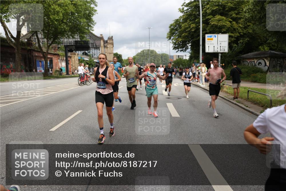 29.06.2025 - hella hamburg halbmarathon Yannick Fuchs http://msf.ph/oto/8187217 29.06.2025 10:43:41 20KM 1342, 1476, 2013, 2504, 2516, 2592, 2596, 2706, 2878, 2889, 2937, 3060, 3692, 4017, 4832, 5460, 5978, 6115, 6158, 7100, 7297, 7332, 7657, 8112, 8437, 9038, 9126, 9200, 9463, 9491, 9597, 9619, 9695, 9723, 9924, 9965, 10189, 11340, 11519, 11819, 11977, 12035, 12271, 12670, 13233, 13688, 13690, 14526, 14838, 15422, 15519, 15523, 16114, 16653, 16731, 16738, 16843, 16877, 16891, 17753, 17908, 18058, 18842, 18926, 18960, 19109 meine-sportfotos.de