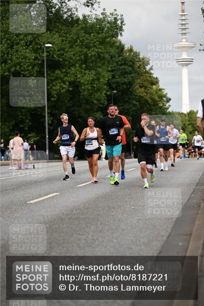 29.06.2025 - hella hamburg halbmarathon Dr. Thomas Lammeyer http://msf.ph/oto/8187221 29.06.2025 10:10:54 Kennedybrücke 1245, 1981, 4550, 4666, 5951, 6314, 6572, 6664, 8051, 8960, 9560, 10212, 10297, 10736, 10886 meine-sportfotos.de