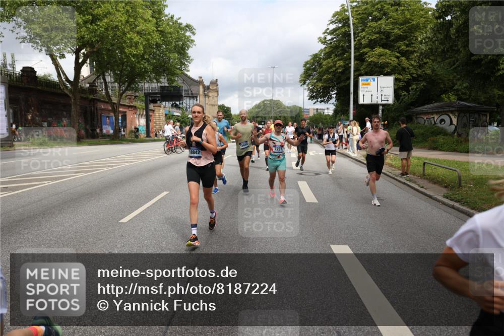 29.06.2025 - hella hamburg halbmarathon Yannick Fuchs http://msf.ph/oto/8187224 29.06.2025 10:43:41 20KM 1342, 1476, 2013, 2504, 2516, 2592, 2596, 2706, 2878, 2889, 2937, 3060, 3692, 4017, 4832, 5460, 5978, 6115, 6158, 7100, 7297, 7332, 7657, 8112, 8437, 9038, 9126, 9200, 9463, 9491, 9597, 9619, 9695, 9723, 9924, 9965, 10189, 11340, 11519, 11819, 11977, 12035, 12271, 12670, 13233, 13688, 13690, 14526, 14838, 15422, 15519, 15523, 16114, 16653, 16731, 16738, 16843, 16877, 16891, 17753, 17908, 18058, 18842, 18926, 18960, 19109 meine-sportfotos.de