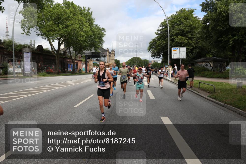 29.06.2025 - hella hamburg halbmarathon Yannick Fuchs http://msf.ph/oto/8187245 29.06.2025 10:43:41 20KM 1342, 1476, 2013, 2504, 2516, 2592, 2596, 2706, 2878, 2889, 2937, 3060, 3692, 4017, 4832, 5460, 5978, 6115, 6158, 7100, 7297, 7332, 7657, 8112, 8437, 9038, 9126, 9200, 9463, 9491, 9597, 9619, 9695, 9723, 9924, 9965, 10189, 11340, 11519, 11819, 11977, 12035, 12271, 12670, 13233, 13688, 13690, 14526, 14838, 15422, 15519, 15523, 16114, 16653, 16731, 16738, 16843, 16877, 16891, 17753, 17908, 18058, 18842, 18926, 18960, 19109 meine-sportfotos.de