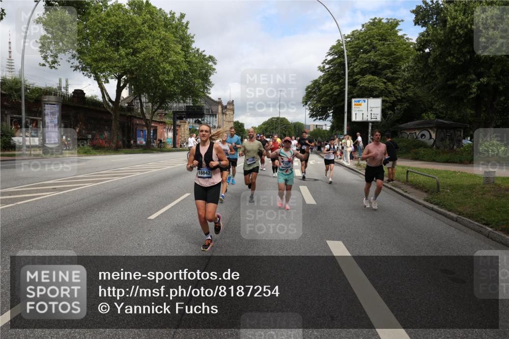 29.06.2025 - hella hamburg halbmarathon Yannick Fuchs http://msf.ph/oto/8187254 29.06.2025 10:43:41 20KM 1342, 1476, 2013, 2504, 2516, 2592, 2596, 2706, 2878, 2889, 2937, 3060, 3692, 4017, 4832, 5460, 5978, 6115, 6158, 7100, 7297, 7332, 7657, 8112, 8437, 9038, 9126, 9200, 9463, 9491, 9597, 9619, 9695, 9723, 9924, 9965, 10189, 11340, 11519, 11819, 11977, 12035, 12271, 12670, 13233, 13688, 13690, 14526, 14838, 15422, 15519, 15523, 16114, 16653, 16731, 16738, 16843, 16877, 16891, 17753, 17908, 18058, 18842, 18926, 18960, 19109 meine-sportfotos.de