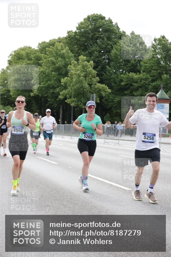 29.06.2025 - hella hamburg halbmarathon Jannik Wohlers http://msf.ph/oto/8187279 29.06.2025 10:23:39 Lombardsbrücke 1389, 1444, 3013, 3185, 3579, 4122, 4597, 4990, 4993, 5039, 5258, 5260, 5661, 5954, 7013, 7426, 7920, 8141, 8149, 8187, 8502, 8717, 9217, 9603, 11306, 11347, 11415, 14433, 14439, 15352, 15456, 17147, 17262, 17414, 17513, 17595, 18132, 18210, 18745, 18998 meine-sportfotos.de