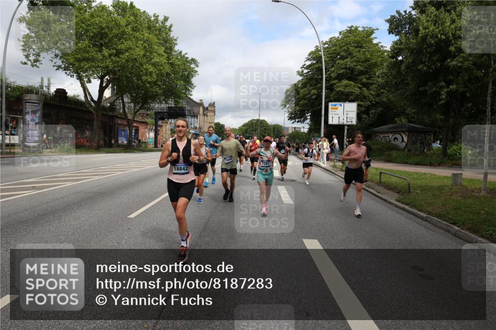 29.06.2025 - hella hamburg halbmarathon Yannick Fuchs http://msf.ph/oto/8187283 29.06.2025 10:43:41 20KM 1342, 1476, 2013, 2504, 2516, 2592, 2596, 2706, 2878, 2889, 2937, 3060, 3692, 4017, 4832, 5460, 5978, 6115, 6158, 7100, 7297, 7332, 7657, 8112, 8437, 9038, 9126, 9200, 9463, 9491, 9597, 9619, 9695, 9723, 9924, 9965, 10189, 11340, 11519, 11819, 11977, 12035, 12271, 12670, 13233, 13688, 13690, 14526, 14838, 15422, 15519, 15523, 16114, 16653, 16731, 16738, 16843, 16877, 16891, 17753, 17908, 18058, 18842, 18926, 18960, 19109 meine-sportfotos.de