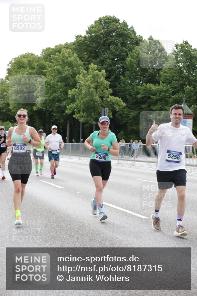 29.06.2025 - hella hamburg halbmarathon Jannik Wohlers http://msf.ph/oto/8187315 29.06.2025 10:23:39 Lombardsbrücke 1389, 1444, 3013, 3185, 3579, 4122, 4597, 4990, 4993, 5039, 5258, 5260, 5661, 5954, 7013, 7426, 7920, 8141, 8149, 8187, 8502, 8717, 9217, 9603, 11306, 11347, 11415, 14433, 14439, 15352, 15456, 17147, 17262, 17414, 17513, 17595, 18132, 18210, 18745, 18998 meine-sportfotos.de