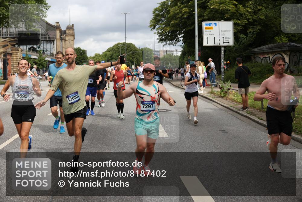 29.06.2025 - hella hamburg halbmarathon Yannick Fuchs http://msf.ph/oto/8187402 29.06.2025 10:43:42 20KM 1342, 1476, 2013, 2504, 2516, 2592, 2596, 2706, 2878, 2889, 2937, 3060, 3562, 3692, 4017, 4832, 5460, 5978, 6115, 6158, 7100, 7297, 7332, 7657, 8112, 8437, 9038, 9126, 9200, 9463, 9491, 9597, 9619, 9695, 9723, 9924, 9965, 10189, 11340, 11519, 11819, 11977, 12035, 12271, 12670, 13233, 13688, 13690, 13976, 14526, 14838, 15422, 15519, 15523, 16114, 16653, 16731, 16738, 16843, 16877, 16891, 17753, 17908, 18058, 18350, 18842, 18926, 18960, 19109 meine-sportfotos.de