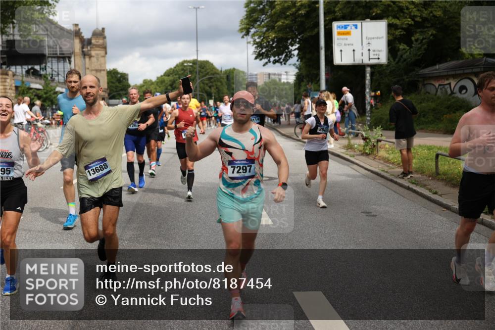 29.06.2025 - hella hamburg halbmarathon Yannick Fuchs http://msf.ph/oto/8187454 29.06.2025 10:43:42 20KM 1342, 1476, 2013, 2504, 2516, 2592, 2596, 2706, 2878, 2889, 2937, 3060, 3562, 3692, 4017, 4832, 5460, 5978, 6115, 6158, 7100, 7297, 7332, 7657, 8112, 8437, 9038, 9126, 9200, 9463, 9491, 9597, 9619, 9695, 9723, 9924, 9965, 10189, 11340, 11519, 11819, 11977, 12035, 12271, 12670, 13233, 13688, 13690, 13976, 14526, 14838, 15422, 15519, 15523, 16114, 16653, 16731, 16738, 16843, 16877, 16891, 17753, 17908, 18058, 18350, 18842, 18926, 18960, 19109 meine-sportfotos.de