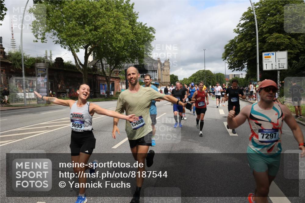 29.06.2025 - hella hamburg halbmarathon Yannick Fuchs http://msf.ph/oto/8187544 29.06.2025 10:43:43 20KM 1342, 1476, 2013, 2504, 2516, 2592, 2596, 2706, 2878, 2889, 2937, 3060, 3543, 3562, 3692, 4017, 4832, 5460, 5978, 6115, 6158, 7100, 7297, 7332, 7657, 8112, 8437, 9038, 9126, 9200, 9463, 9491, 9597, 9619, 9695, 9723, 9924, 9965, 10189, 11339, 11340, 11519, 11819, 11977, 12035, 12271, 12670, 13159, 13233, 13688, 13690, 13976, 14526, 14838, 15519, 15523, 16114, 16653, 16731, 16738, 16843, 16877, 16891, 17001, 17753, 17908, 18058, 18350, 18842, 18926, 18960, 19109 meine-sportfotos.de