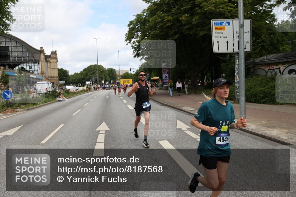 29.06.2025 - hella hamburg halbmarathon Yannick Fuchs http://msf.ph/oto/8187568 29.06.2025 10:30:11 20KM 57, 1344, 1889, 4050, 4740, 4944, 5269, 5554, 6704, 7466, 10771, 11559, 11898, 12044, 12751, 13798, 14841, 15390, 15415, 15701, 15931, 15959, 16123, 16177, 16695, 17022, 17826, 18183, 18237, 18259 meine-sportfotos.de
