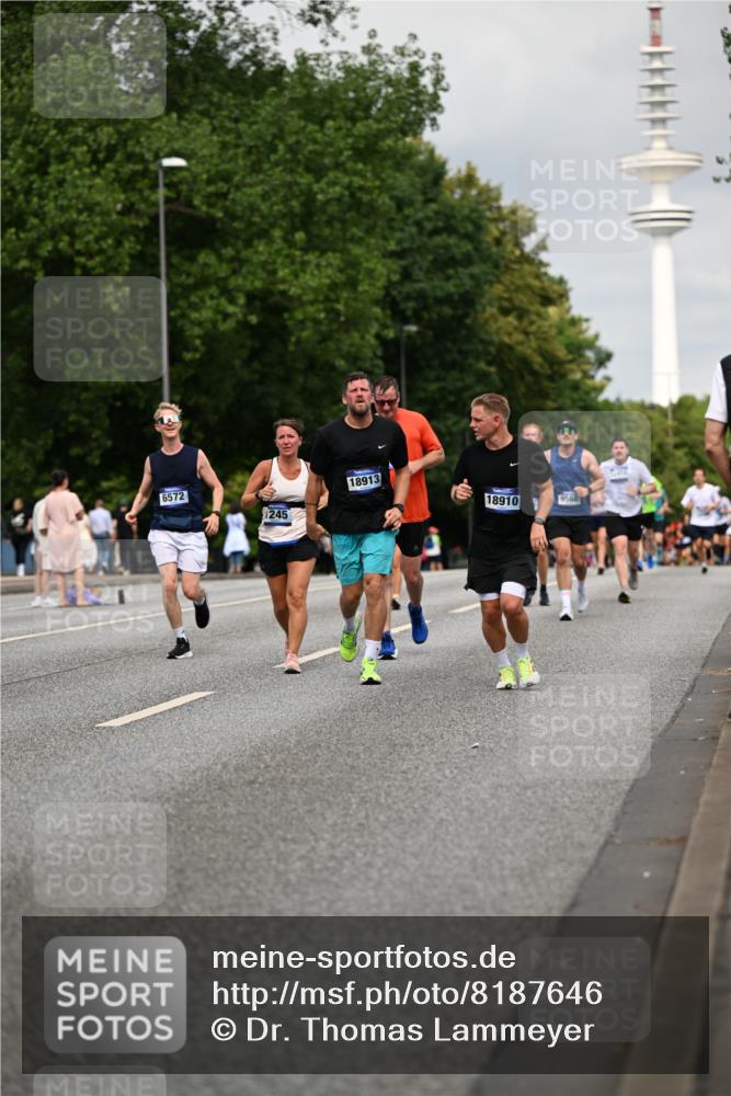29.06.2025 - hella hamburg halbmarathon Dr. Thomas Lammeyer http://msf.ph/oto/8187646 29.06.2025 10:10:54 Kennedybrücke 1245, 1981, 4550, 4666, 5951, 6314, 6572, 6664, 8051, 8960, 9560, 10212, 10297, 10736, 10886 meine-sportfotos.de