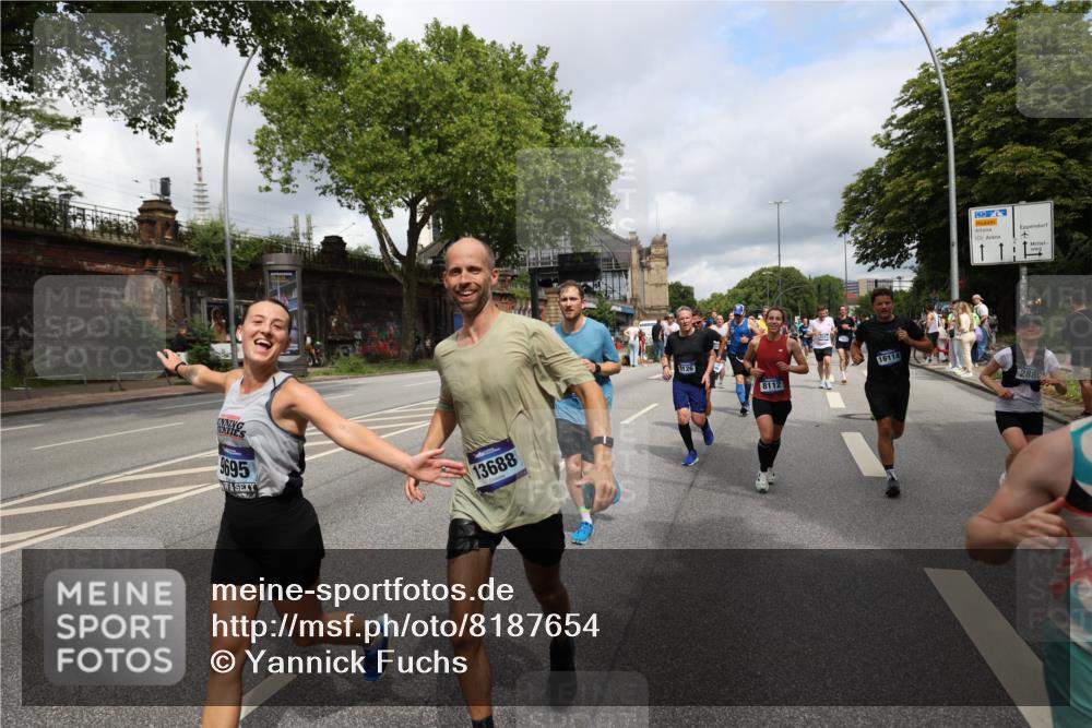 29.06.2025 - hella hamburg halbmarathon Yannick Fuchs http://msf.ph/oto/8187654 29.06.2025 10:43:43 20KM 1342, 1476, 2013, 2504, 2516, 2592, 2596, 2706, 2878, 2889, 2937, 3060, 3543, 3562, 3692, 4017, 4832, 5460, 5978, 6115, 6158, 7100, 7297, 7332, 7657, 8112, 8437, 9038, 9126, 9200, 9463, 9491, 9597, 9619, 9695, 9723, 9924, 9965, 10189, 11339, 11340, 11519, 11819, 11977, 12035, 12271, 12670, 13159, 13233, 13688, 13690, 13976, 14526, 14838, 15519, 15523, 16114, 16653, 16731, 16738, 16843, 16877, 16891, 17001, 17753, 17908, 18058, 18350, 18842, 18926, 18960, 19109 meine-sportfotos.de