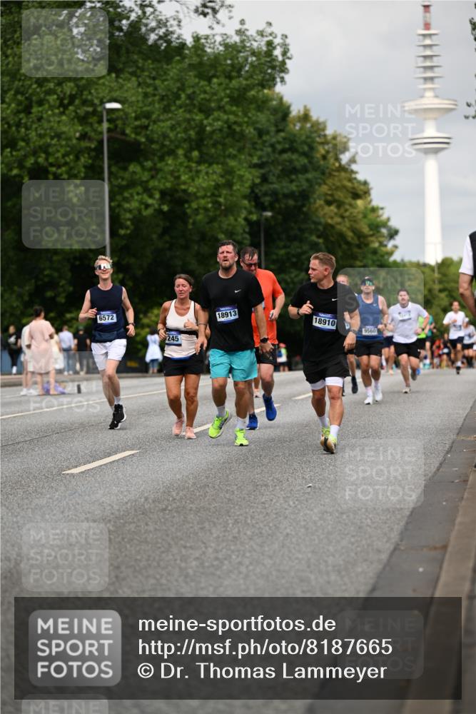 29.06.2025 - hella hamburg halbmarathon Dr. Thomas Lammeyer http://msf.ph/oto/8187665 29.06.2025 10:10:54 Kennedybrücke 1245, 1981, 4550, 4666, 5951, 6314, 6572, 6664, 8051, 8960, 9560, 10212, 10297, 10736, 10886 meine-sportfotos.de