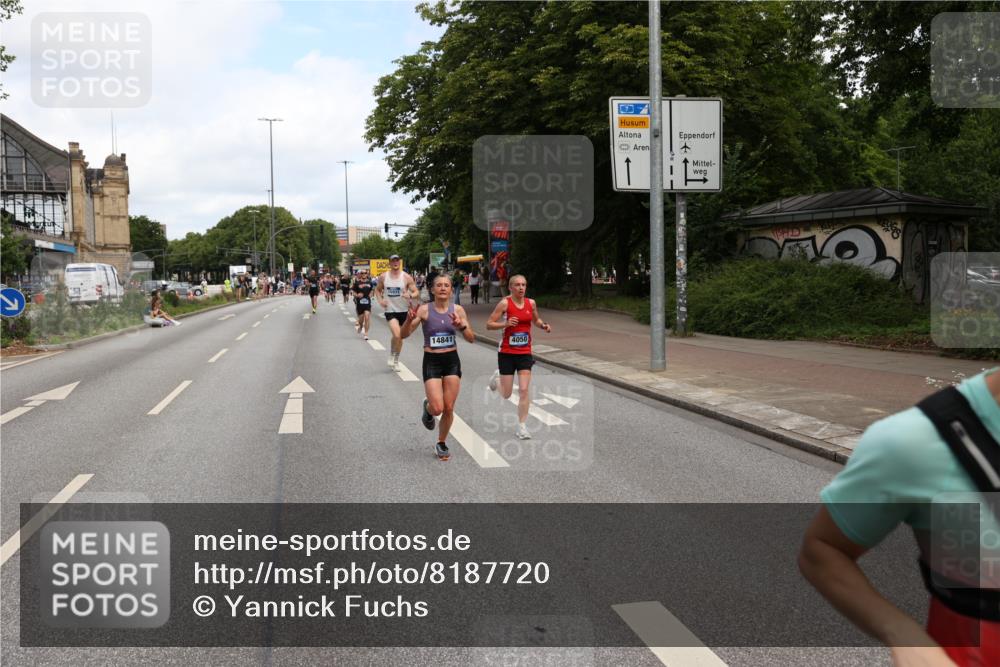 29.06.2025 - hella hamburg halbmarathon Yannick Fuchs http://msf.ph/oto/8187720 29.06.2025 10:30:20 20KM 1344, 1889, 3843, 4050, 4062, 4944, 6032, 10384, 10877, 12044, 12462, 12514, 13252, 13798, 14789, 14841, 15415, 15701, 15931, 15959, 16123, 18237, 18259, 18841 meine-sportfotos.de