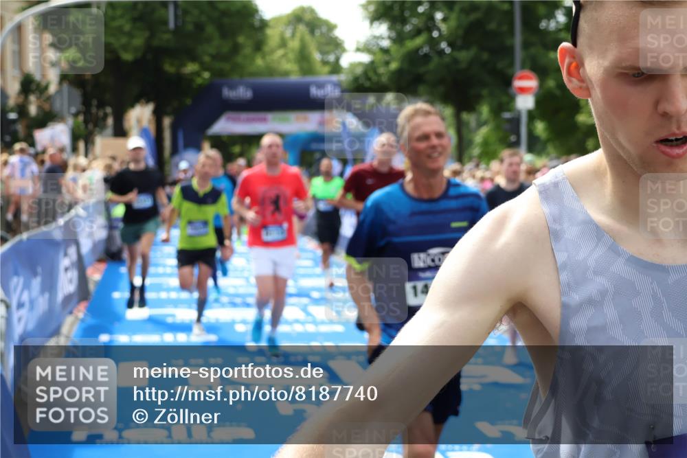 29.06.2025 - hella hamburg halbmarathon Zöllner http://msf.ph/oto/8187740 29.06.2025 10:43:46 Ziel 1976, 3116, 4318, 6903, 6991, 9114, 9159, 11153, 11848, 13421, 14201, 14210, 15328, 15512, 15932, 16062, 16105, 18449, 19090 meine-sportfotos.de