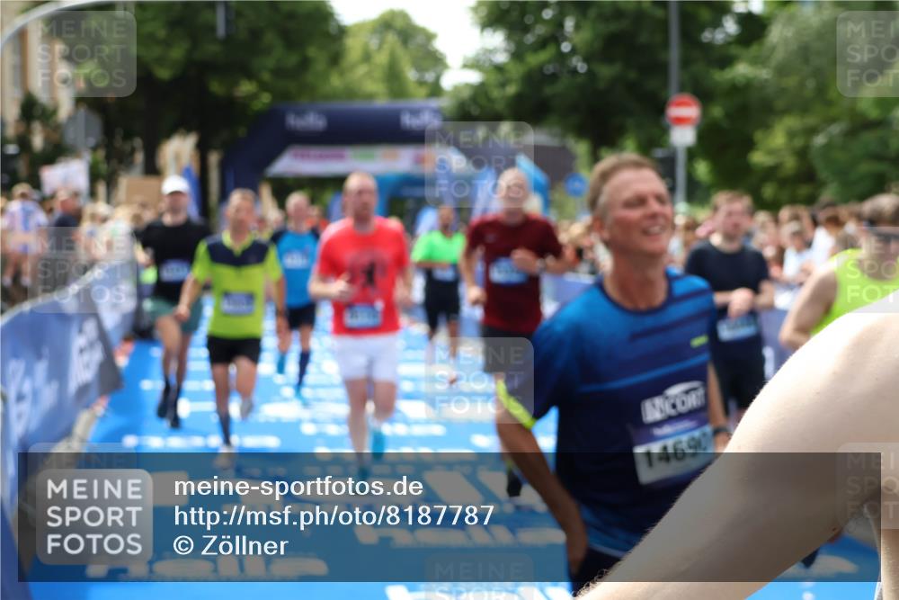 29.06.2025 - hella hamburg halbmarathon Zöllner http://msf.ph/oto/8187787 29.06.2025 10:43:46 Ziel 1976, 3116, 4318, 6903, 6991, 9114, 9159, 11153, 11848, 13421, 14201, 14210, 15328, 15512, 15932, 16062, 16105, 18449, 19090 meine-sportfotos.de