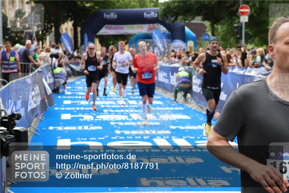 29.06.2025 - hella hamburg halbmarathon Zöllner http://msf.ph/oto/8187791 29.06.2025 10:33:51 Ziel 1743, 2228, 2243, 2746, 4246, 5193, 10865, 13771, 14310, 14466, 16243 meine-sportfotos.de