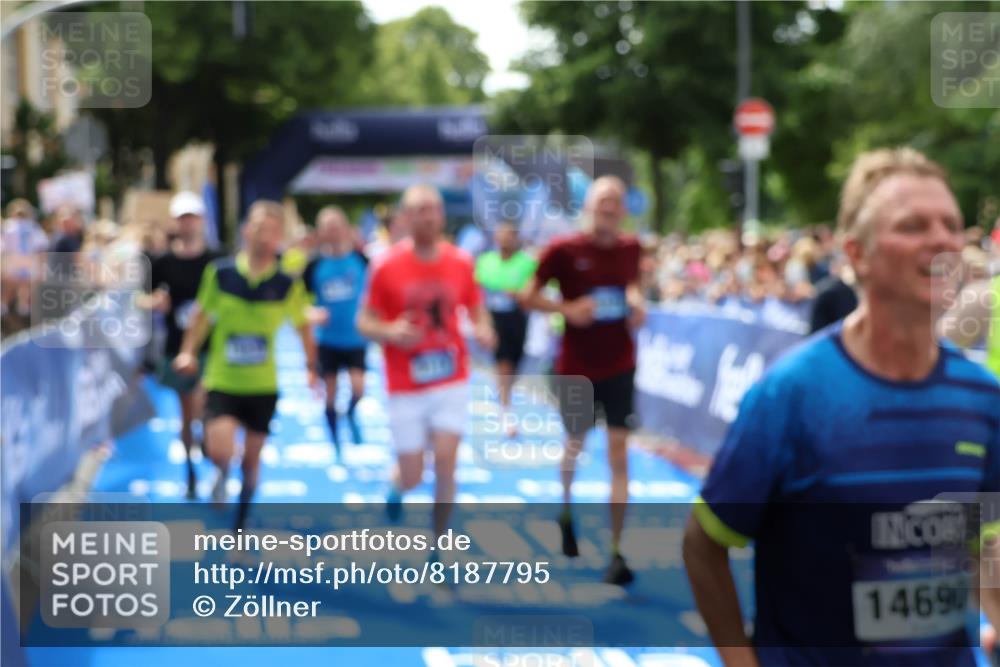 29.06.2025 - hella hamburg halbmarathon Zöllner http://msf.ph/oto/8187795 29.06.2025 10:43:46 Ziel 1976, 3116, 4318, 6903, 6991, 9114, 9159, 11153, 11848, 13421, 14201, 14210, 15328, 15512, 15932, 16062, 16105, 18449, 19090 meine-sportfotos.de