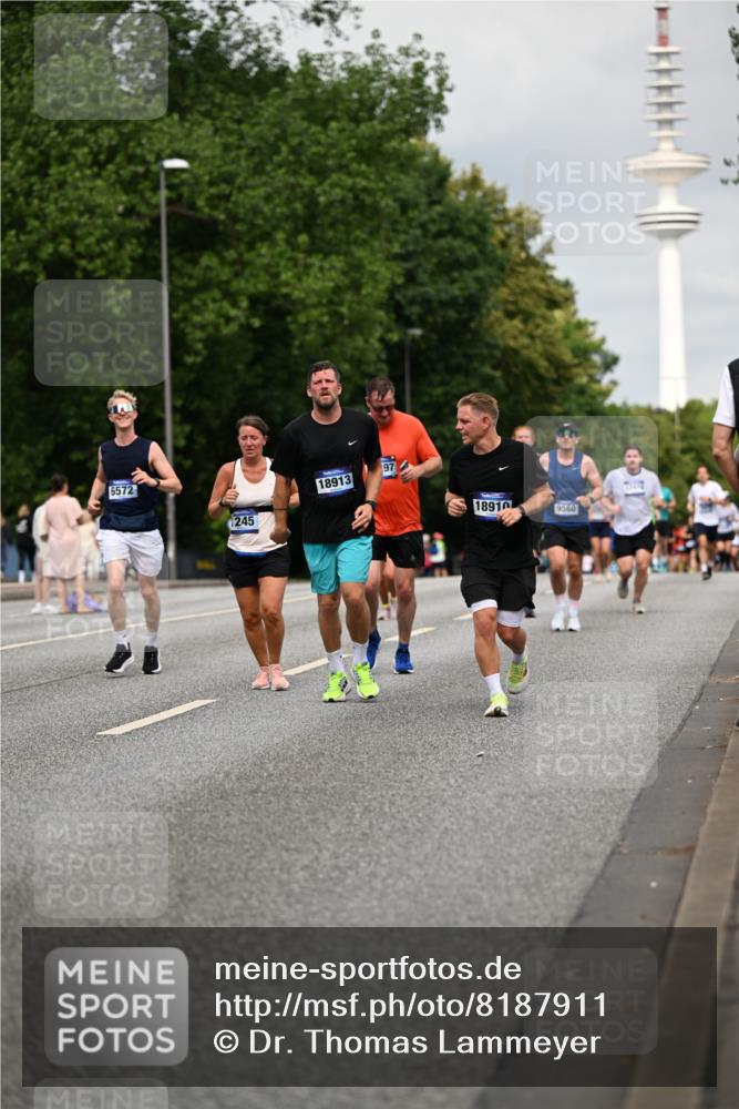 29.06.2025 - hella hamburg halbmarathon Dr. Thomas Lammeyer http://msf.ph/oto/8187911 29.06.2025 10:10:55 Kennedybrücke 1245, 1981, 4550, 4666, 5951, 6314, 6572, 6664, 8960, 9560, 10212, 10297, 10736, 10886 meine-sportfotos.de