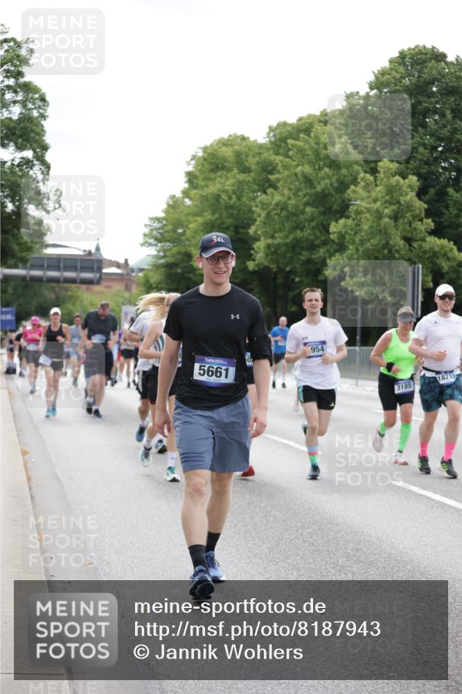29.06.2025 - hella hamburg halbmarathon Jannik Wohlers http://msf.ph/oto/8187943 29.06.2025 10:23:41 Lombardsbrücke 1005, 1009, 1389, 1444, 3013, 3185, 3285, 3579, 4122, 4597, 4684, 4993, 5039, 5258, 5260, 5661, 5954, 7013, 7426, 7920, 8141, 8149, 8187, 8502, 8717, 9217, 9603, 11306, 11347, 11415, 14433, 14439, 15352, 15456, 17147, 17262, 17414, 17513, 17559, 17560, 17595, 18109, 18132, 18210, 18745, 18998 meine-sportfotos.de
