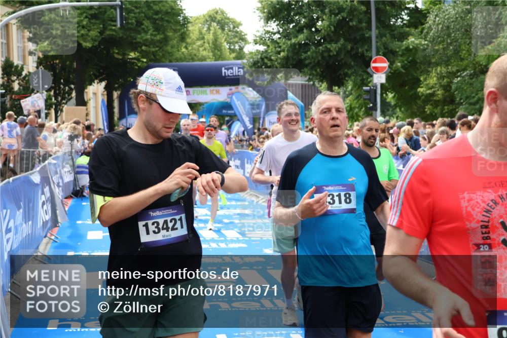 29.06.2025 - hella hamburg halbmarathon Zöllner http://msf.ph/oto/8187971 29.06.2025 10:43:49 Ziel 1976, 3437, 5692, 6903, 6991, 7185, 9159, 9374, 11153, 11778, 11848, 13897, 14201, 14210, 15512, 16062, 16105, 18650, 19090 meine-sportfotos.de