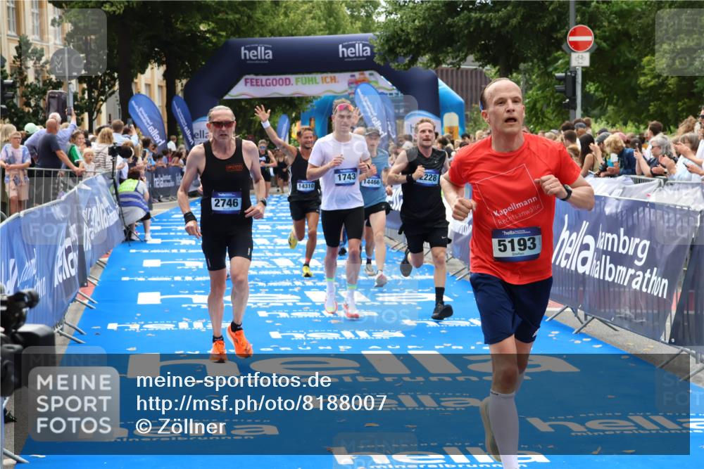 29.06.2025 - hella hamburg halbmarathon Zöllner http://msf.ph/oto/8188007 29.06.2025 10:33:53 Ziel 1743, 2228, 2243, 2746, 4246, 5193, 10865, 13771, 14310, 14466, 16243 meine-sportfotos.de