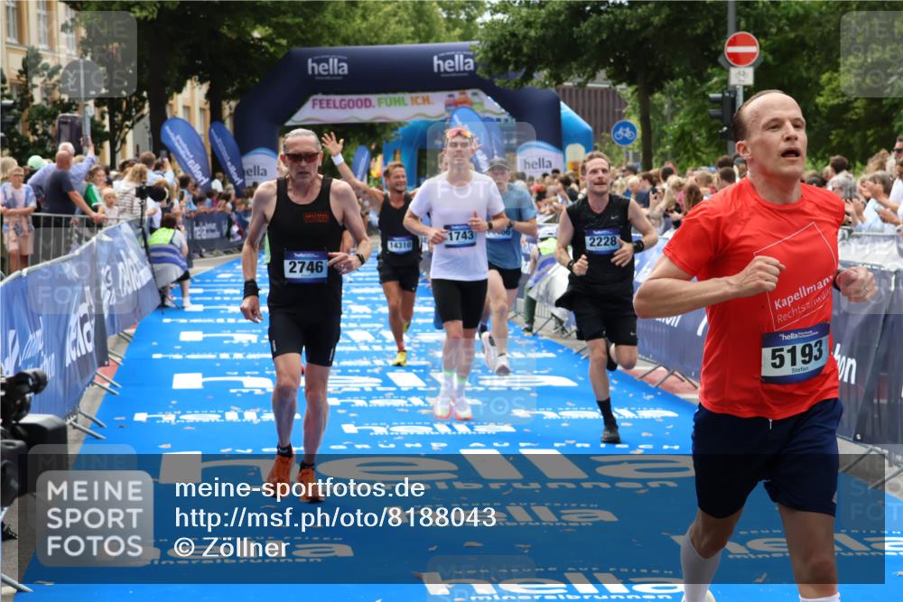 29.06.2025 - hella hamburg halbmarathon Zöllner http://msf.ph/oto/8188043 29.06.2025 10:33:53 Ziel 1743, 2228, 2243, 2746, 4246, 5193, 10865, 13771, 14310, 14466, 16243 meine-sportfotos.de