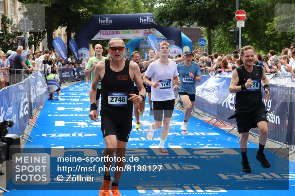 29.06.2025 - hella hamburg halbmarathon Zöllner http://msf.ph/oto/8188127 29.06.2025 10:33:54 Ziel 1743, 2228, 2243, 2746, 10865, 13771, 14310, 14466, 15500, 16243 meine-sportfotos.de