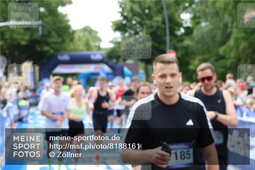 29.06.2025 - hella hamburg halbmarathon Zöllner http://msf.ph/oto/8188161 29.06.2025 10:43:58 Ziel 3697, 3907, 4981, 5624, 5692, 8063, 8145, 8900, 9043, 10493, 10596, 11809, 12438, 12966, 14861, 15383, 16549, 17376, 17403, 18678 meine-sportfotos.de